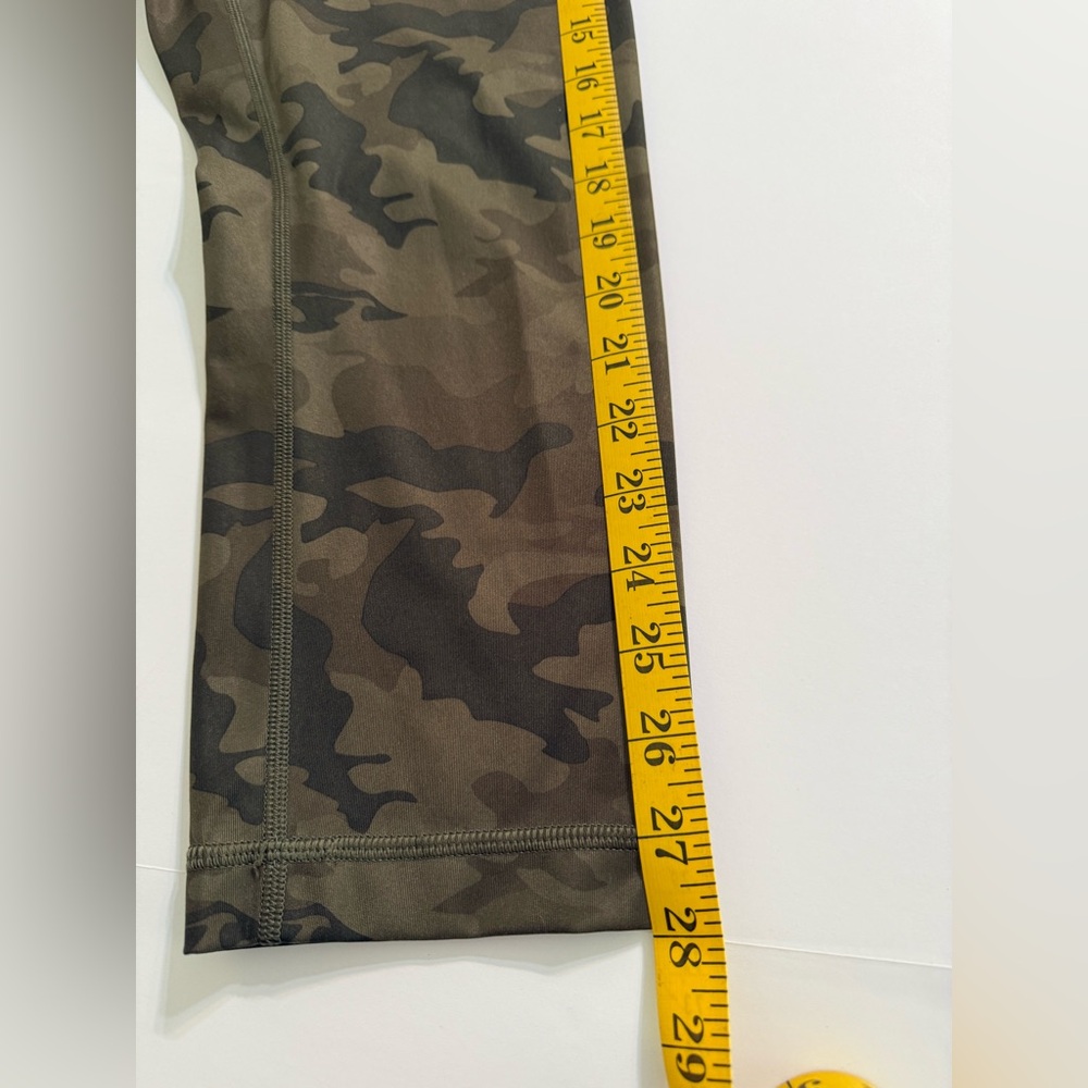 Lululemon athletica Capri Leggings Women’s Savasana Green Camo Size 8 - Picture 7 of 9